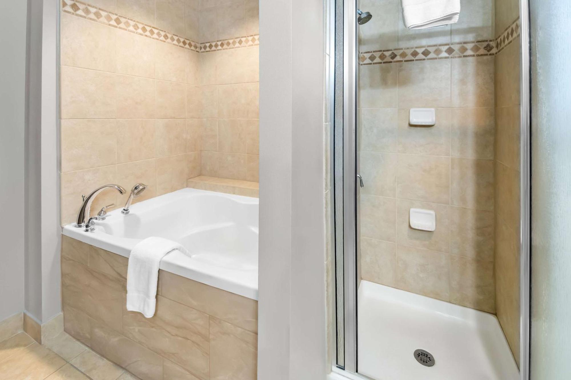 Two-Room King Suite Sofa Bed Spa Bath Non-Smoking,1661651492:JPEG